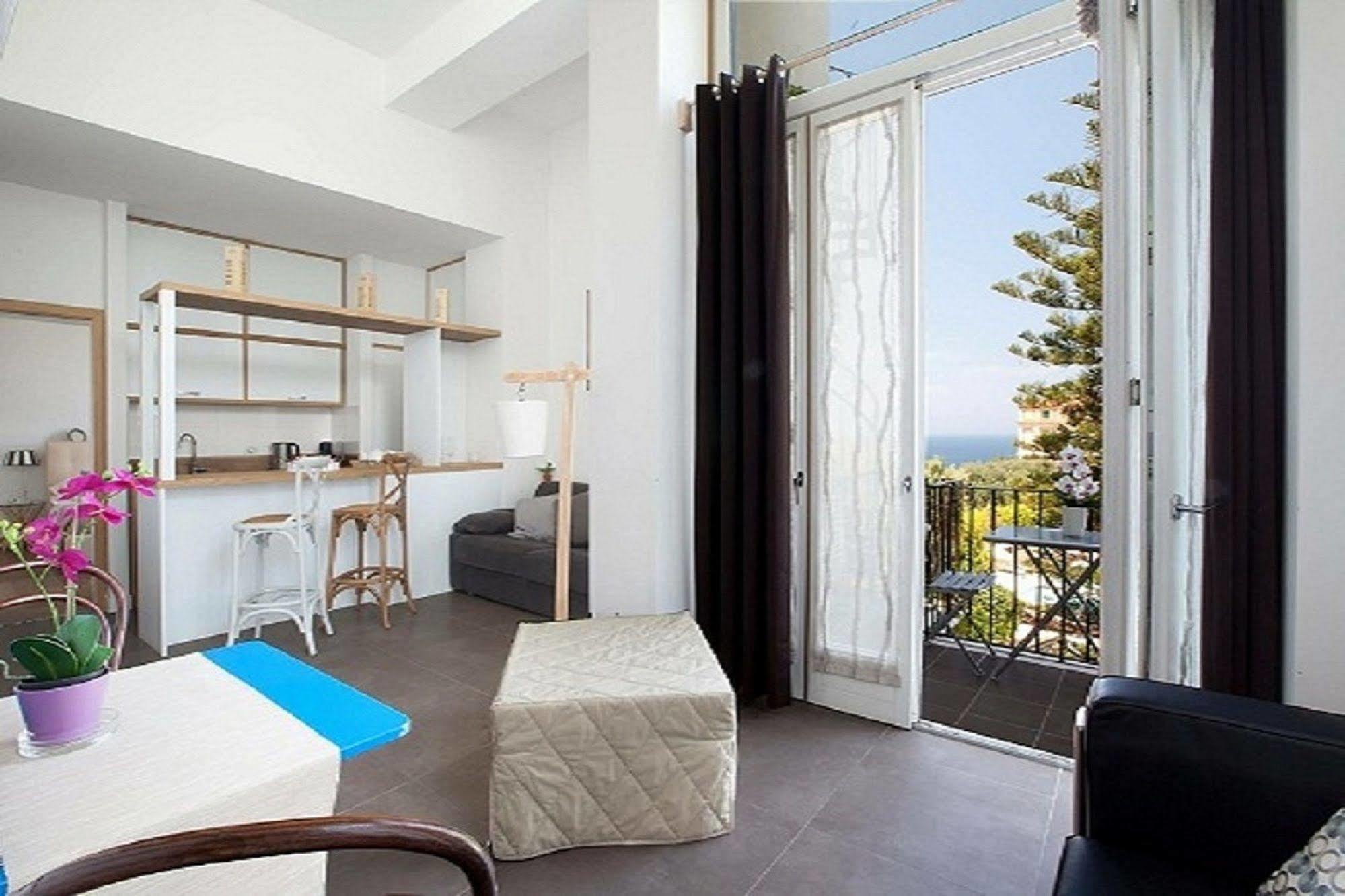 Agora Apartments Соренто Екстериор снимка